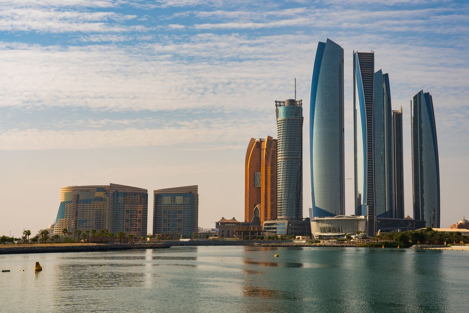 Disney en Abu Dhabi con tarjetas Inbursa - skyline de Abu Dhabi