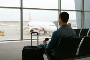 ¿Sabías que puedes convertir tus puntos BBVA en puntos de aerolíneas como Aeroméxico Rewards, Iberia Plus y Viva Aerobus? Este proceso puede ser muy beneficioso, especialmente si planeas canjear puntos en vuelos caros, pues es mejor utilizarlos cuando un vuelo resulta muy costoso en dinero pero barato en puntos.

Pero antes de hacerlo, considera todos los pros y contras, y elige inteligentemente la mejor opción para viajar puntos beneficios fallos bbva bancomer