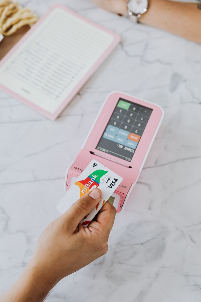 Pago con tarjeta en terminal punto de venta, el primer paso para aumentar tu línea de crédito