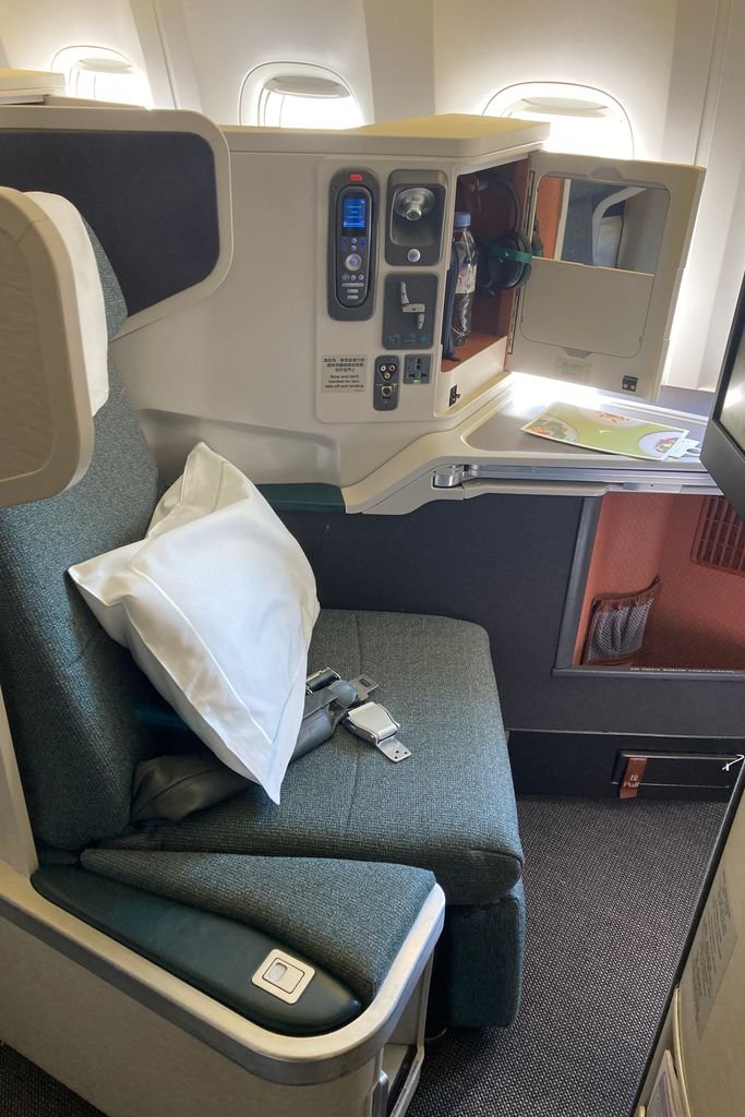 Asiento de business class que puedes disfrutar al no volar en clase turista con tus puntos