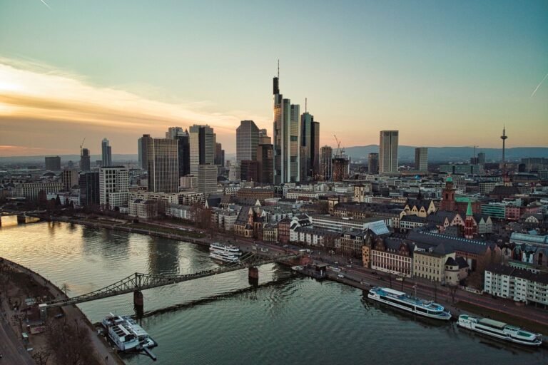 tarjeta Banorte para millas business - Frankfurt al atardecer