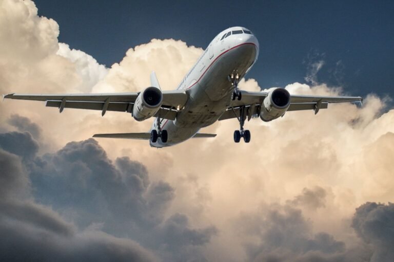 vuelos baratos por tarifas de error - avión despegando