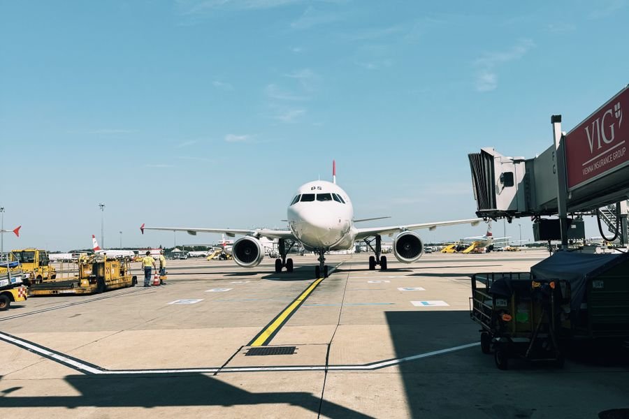 avión en plataforma: Air France pide menos puntos que Aeroméxico para volar a París