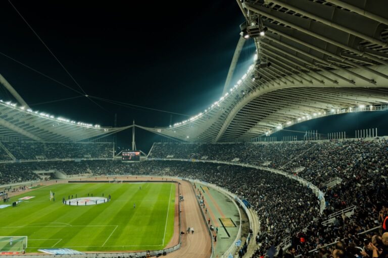 comprar boletos mundial 2026 con VISA - estadio de futbol lleno de noche