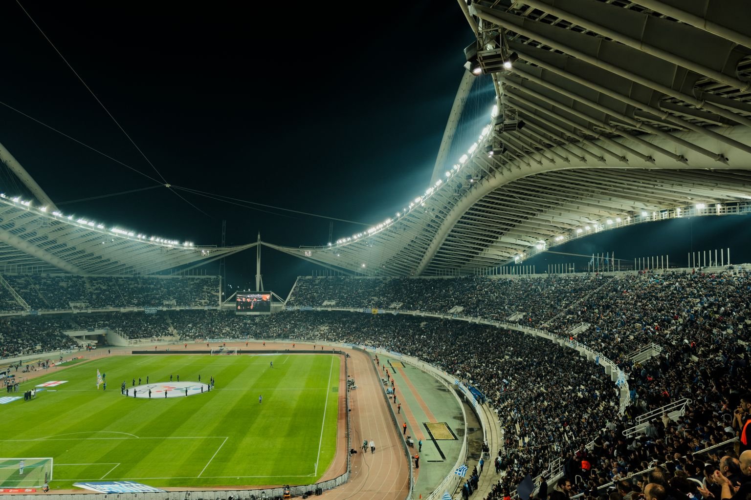 comprar boletos mundial 2026 con VISA - estadio de futbol lleno de noche