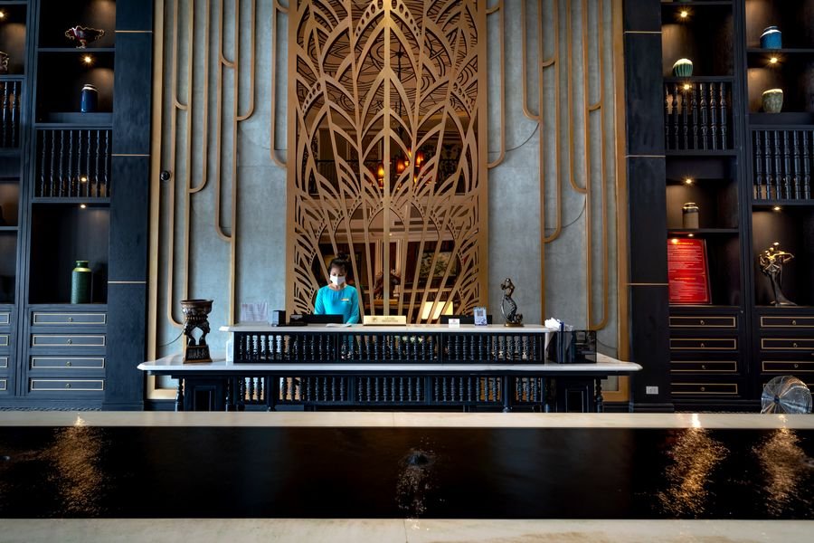 Recepción de un hotel de lujo donde se reconocen los beneficios de Melia Gold