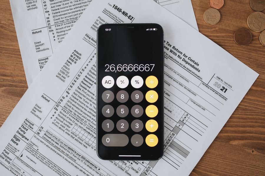 calcular impuestos: pagarlos con la tarjeta correcta los convierte en millas