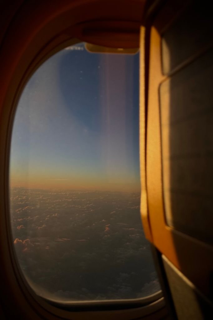 primera clase con puntos - vista al atardecer desde la ventanilla del avión