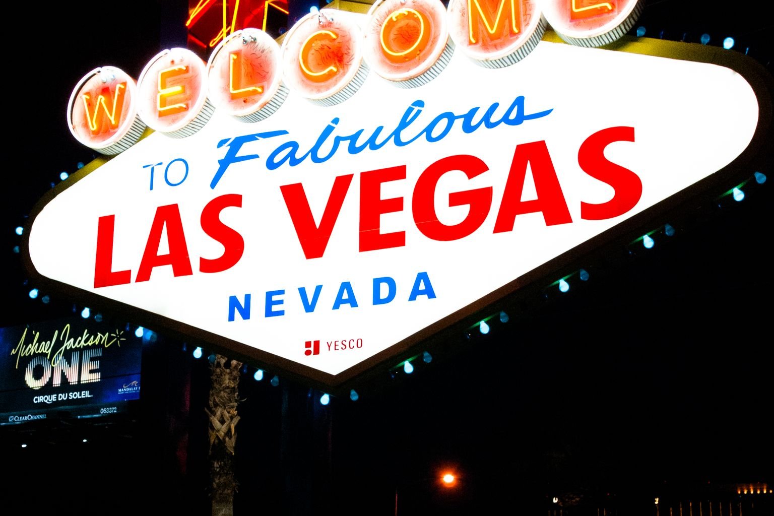 puntos Marriott en experiencias VIP - letrero de bienvenida a Las Vegas