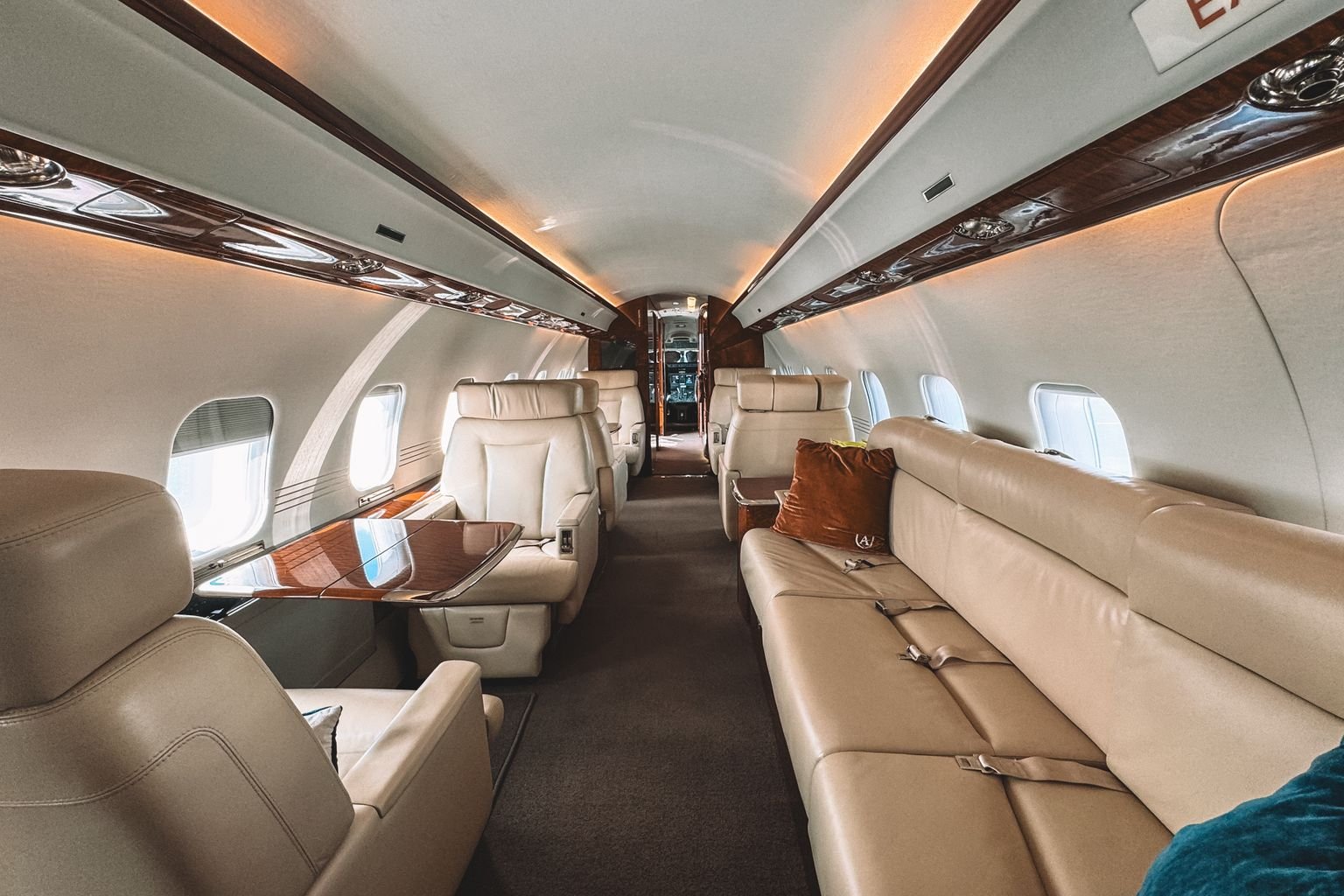 Volar a Europa con puntos en una cabina business class con asientos de piel