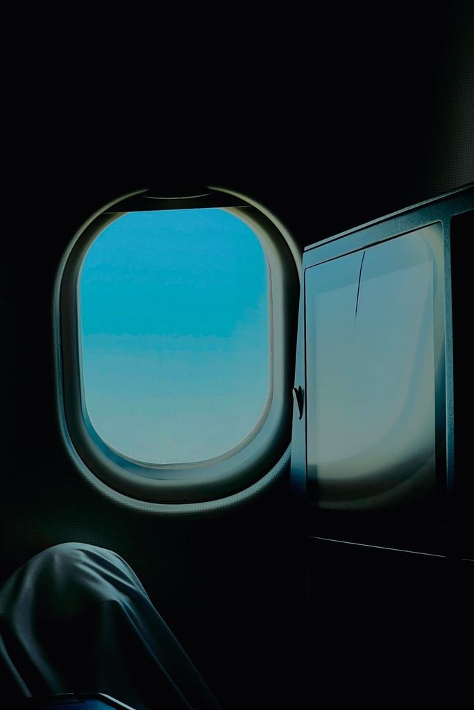 volar con puntos en primera clase - vista relajada desde la ventanilla