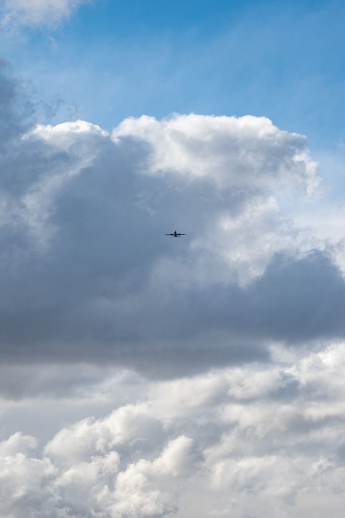 volar gratis Volaris con puntos INVEX - avión entre las nubes