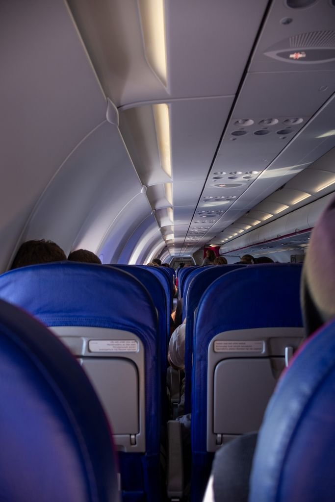 volar de Los Ángeles a Japón con Japan Airlines - cabina del avión