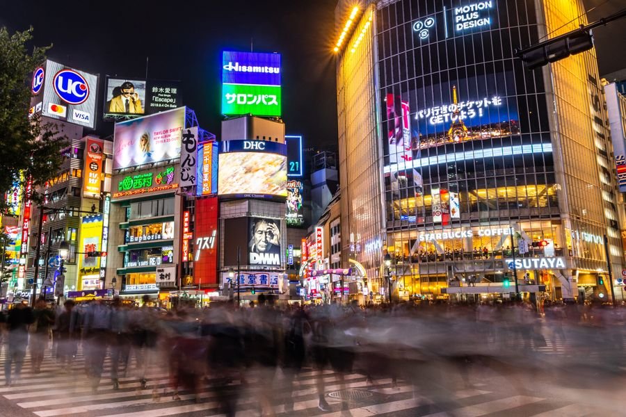 volar de Los Ángeles a Japón con Japan Airlines - Tokio iluminado de noche