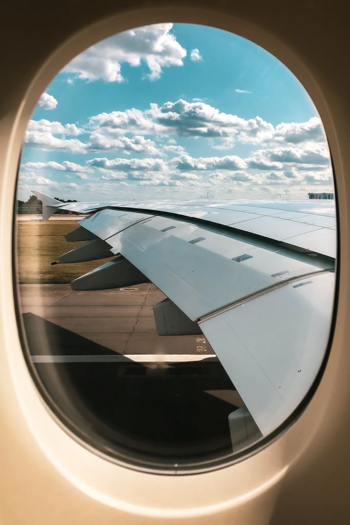 volar en primera clase con AMEX Platinum - vista desde la ventanilla del avión