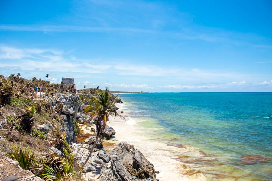 volar a Tulum desde el AICM - ruinas mayas frente al mar