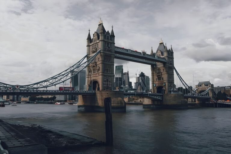 primera clase British Airways - el Tower Bridge con los rascacielos de Londres al fondo