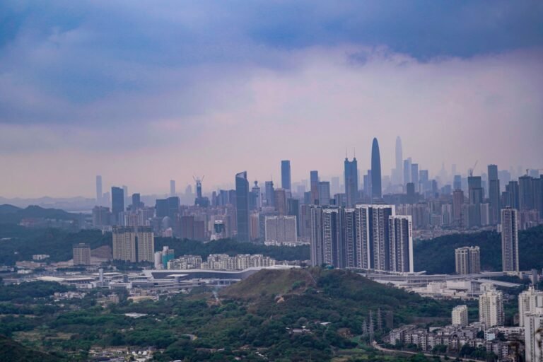volar a China con puntos - skyline de Shenzhen visto desde las alturas